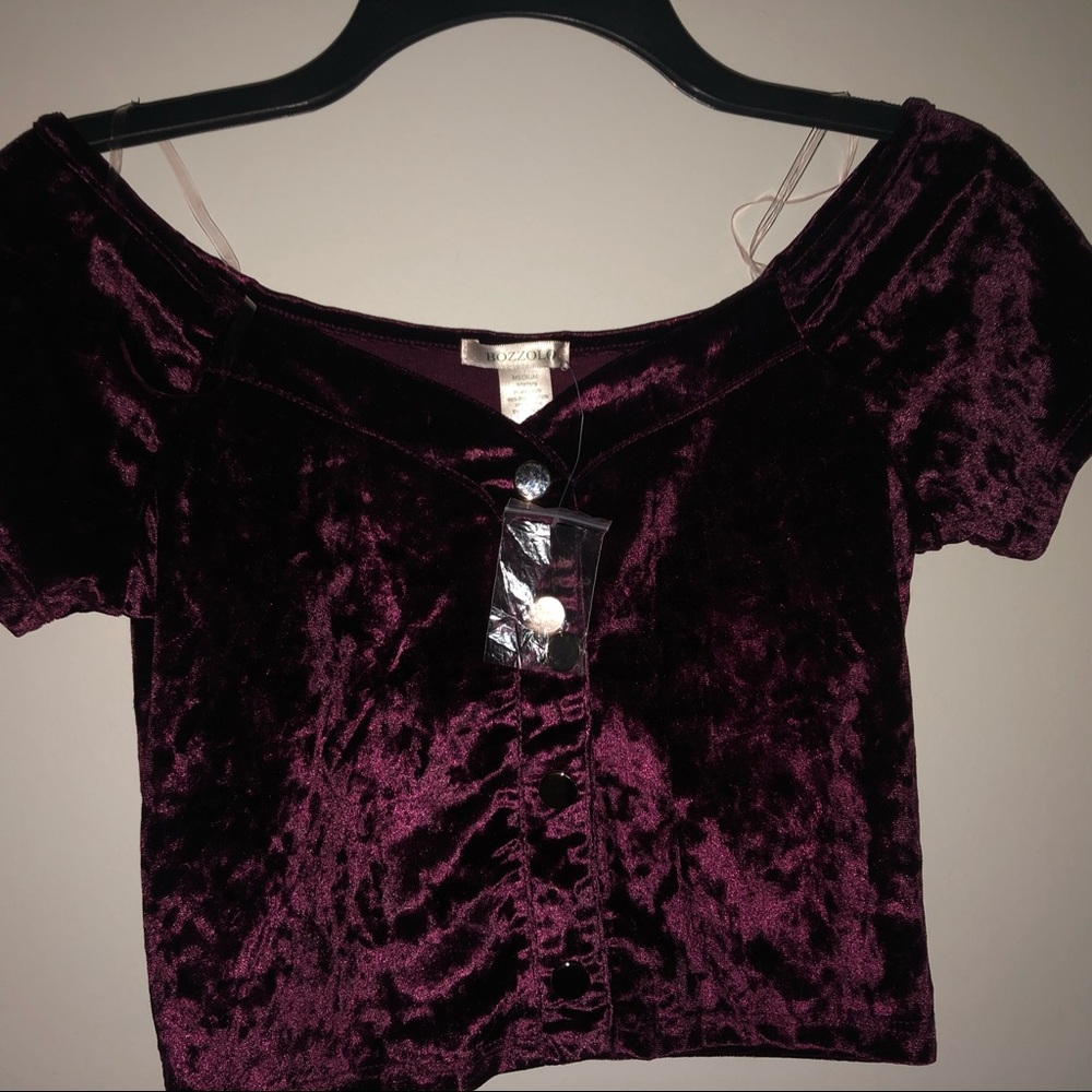 Off the shoulder, crop top